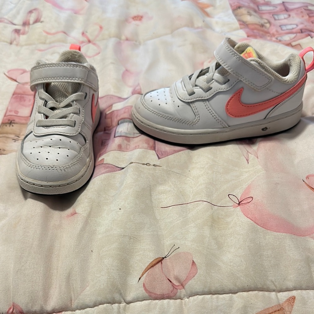 Nike White and Pink Sneakers Classic Low-Top Design